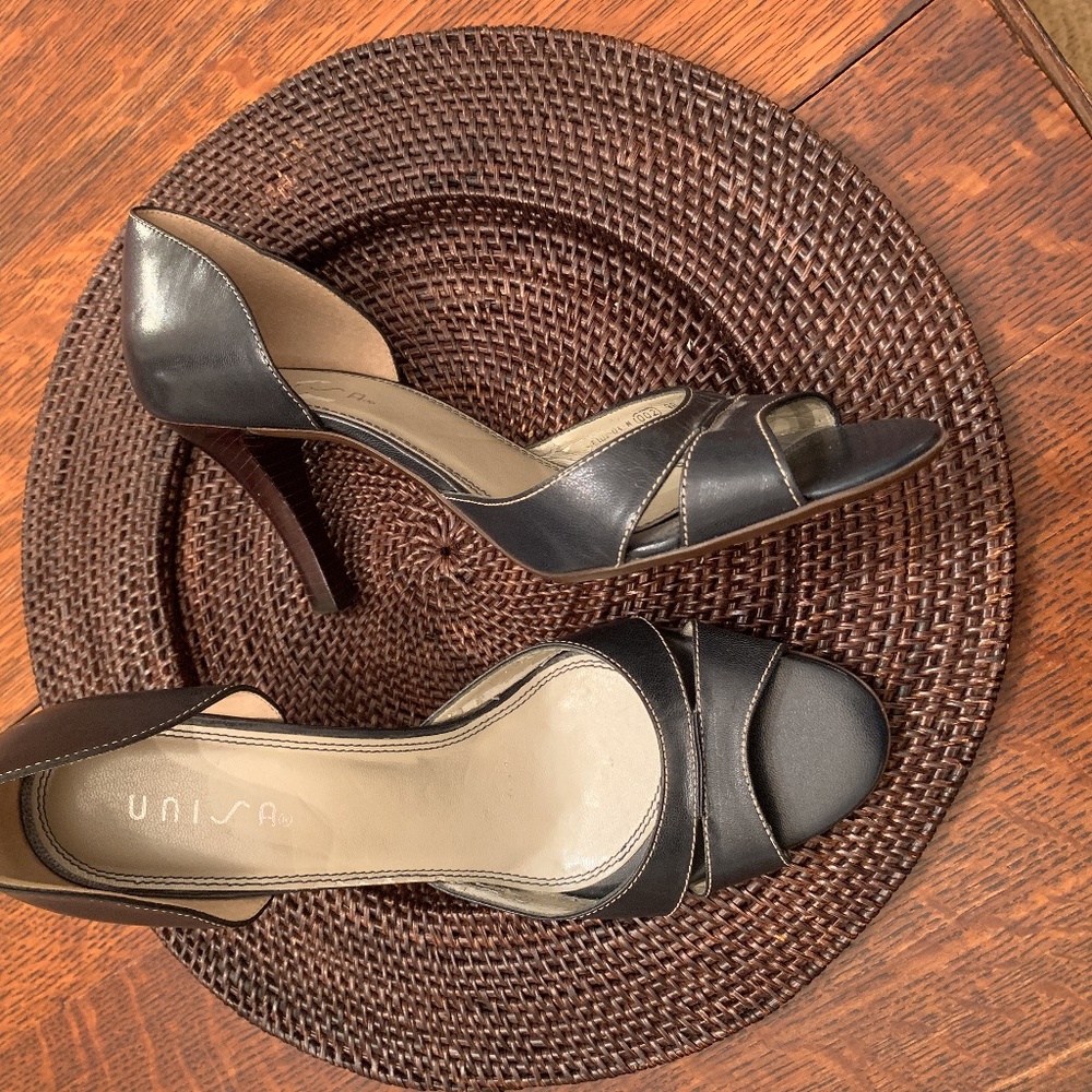Beautiful Navy UNISA open toed heels Sz 9B